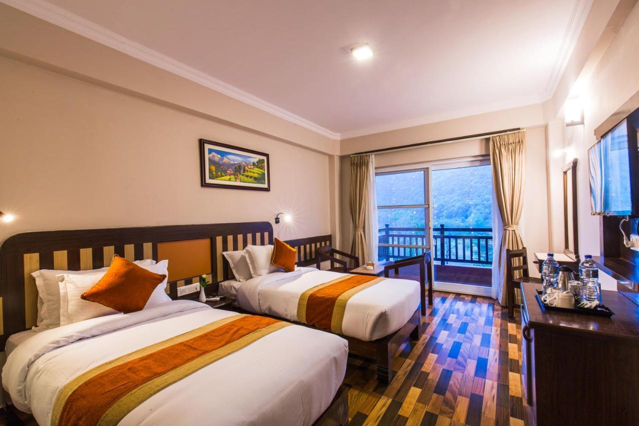 Hotel Kausi Pokhara Esterno foto