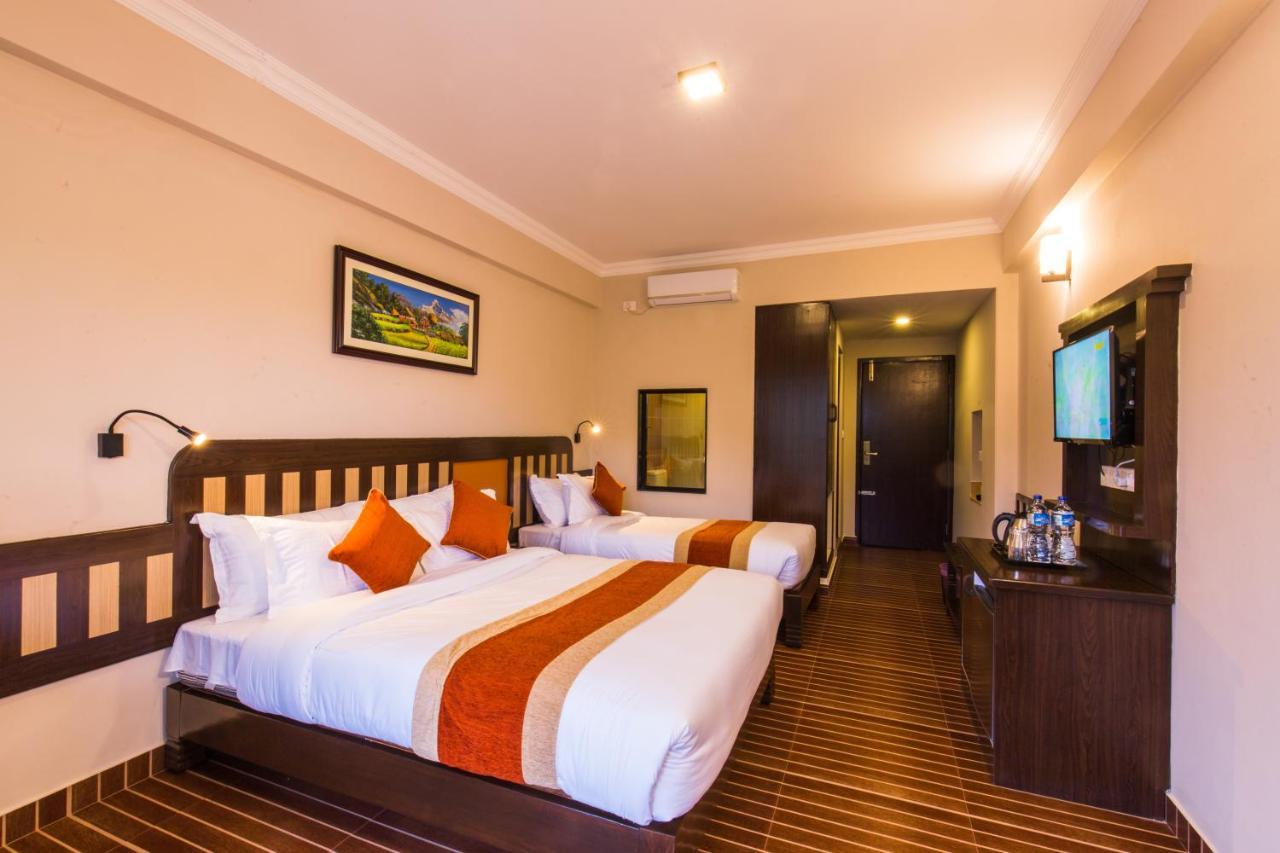 Hotel Kausi Pokhara Esterno foto